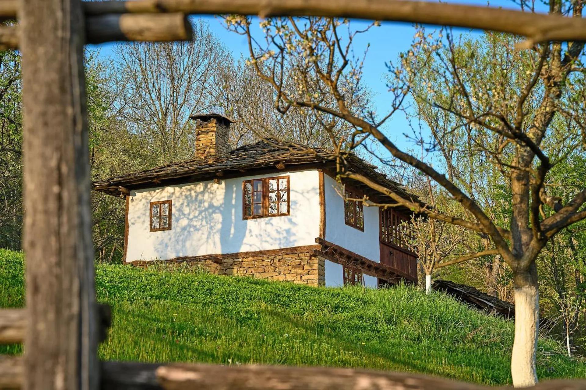 فيلا Authentic House With Stunning Mountain View - Karashka أبريلتسي المظهر الخارجي الصورة