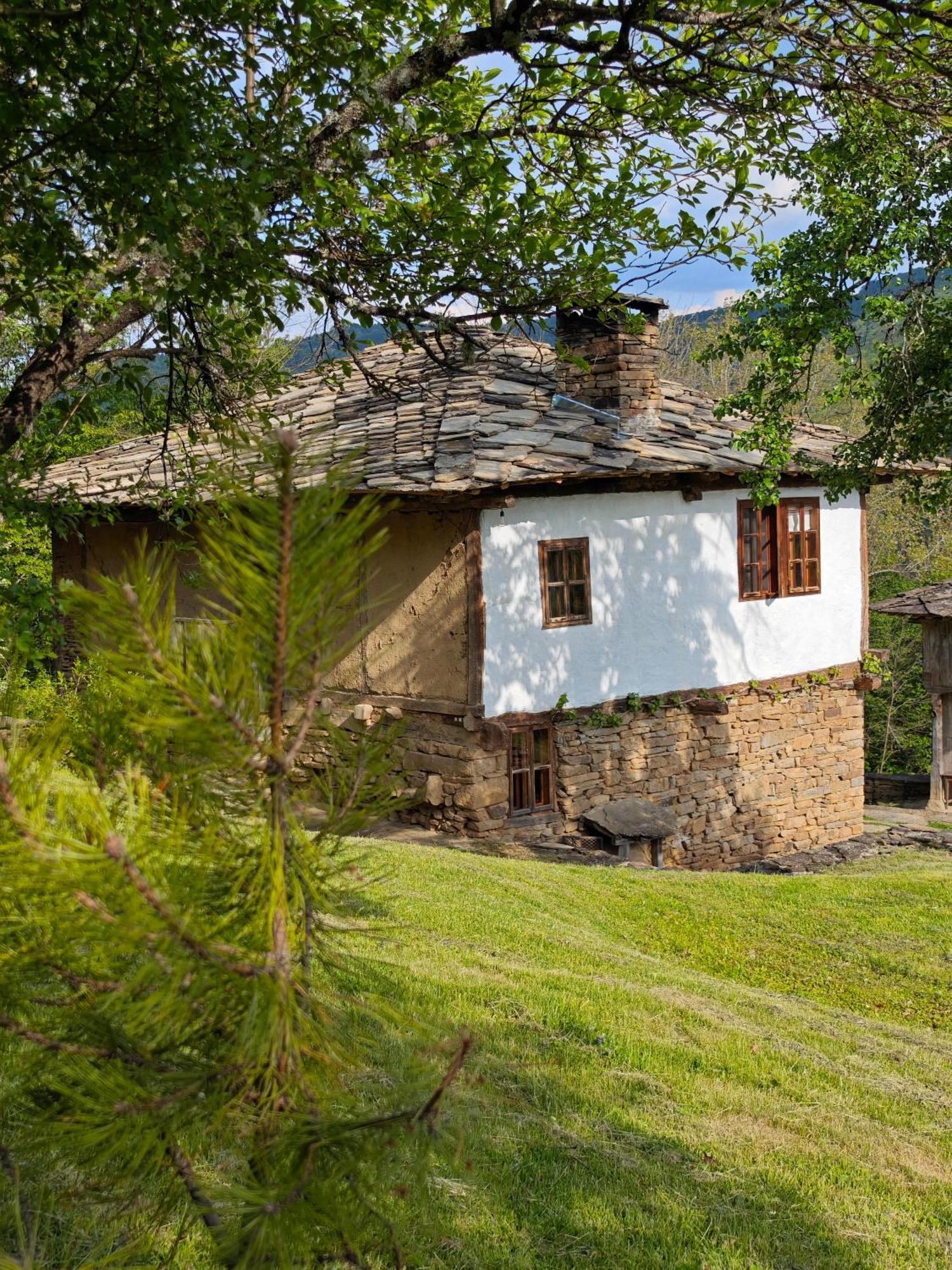 فيلا Authentic House With Stunning Mountain View - Karashka أبريلتسي المظهر الخارجي الصورة