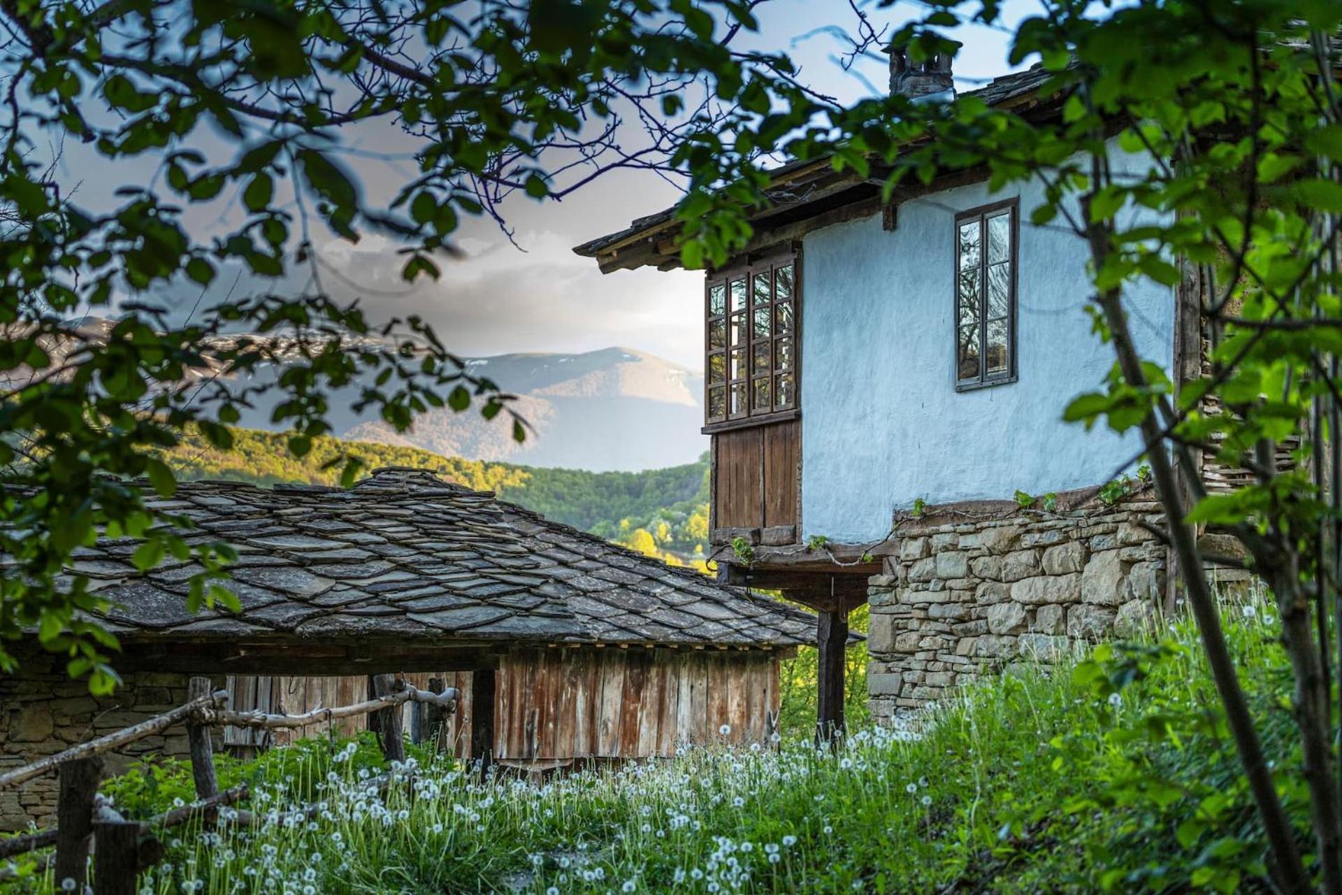 فيلا Authentic House With Stunning Mountain View - Karashka أبريلتسي المظهر الخارجي الصورة